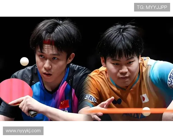 王楚钦晒国乒合影：中国红最美松岛黑脸引关注